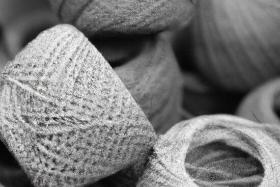 El Despliegue de la Sostenibilidad en la Moda: Tejiendo la Economía Verde con Hilos de Conciencia