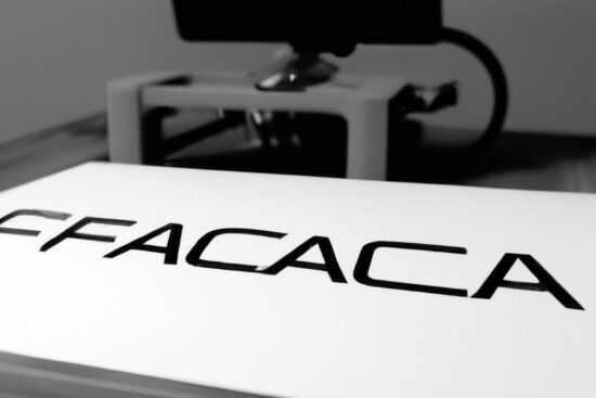 De texto a objeto: fabrica en casa con IA y tu impresora 3D o CNC, sin humo y con resultados útiles