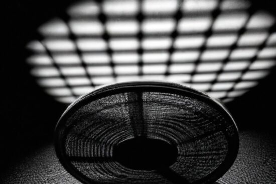 Vence al calor extremo en casa y barrio: sombras, superficies frías y rutinas que sí bajan grados